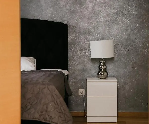 Vesiroos - Free Parking